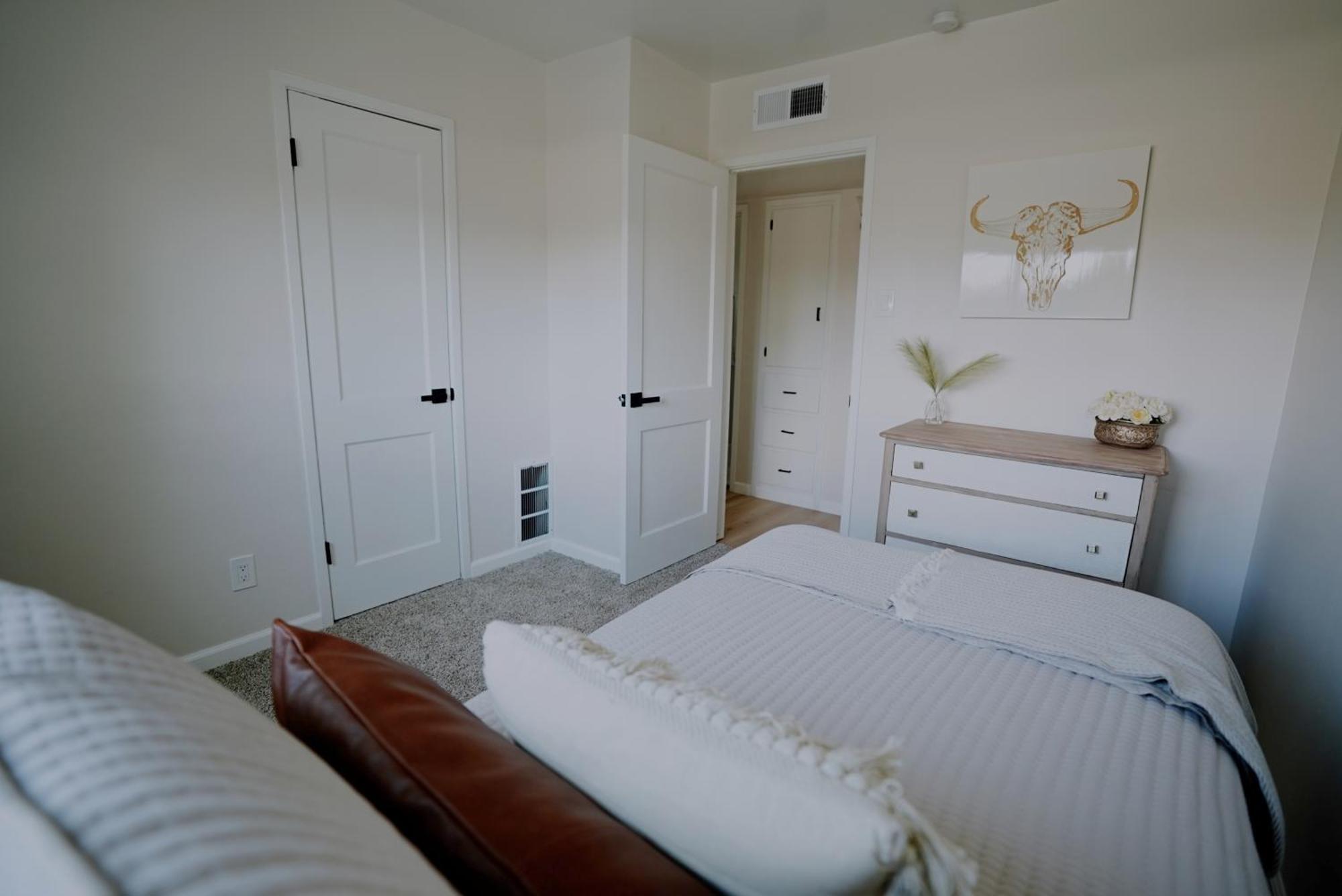 Centrally Located! Remodeled! Huge Backyard! The White House Albuquerque Buitenkant foto