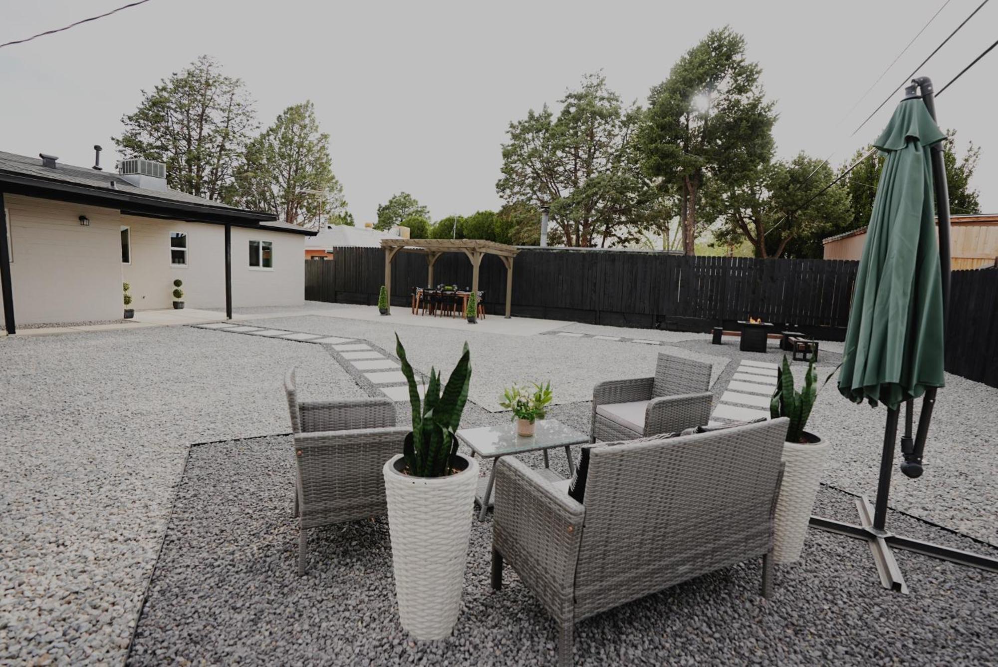 Centrally Located! Remodeled! Huge Backyard! The White House Albuquerque Buitenkant foto