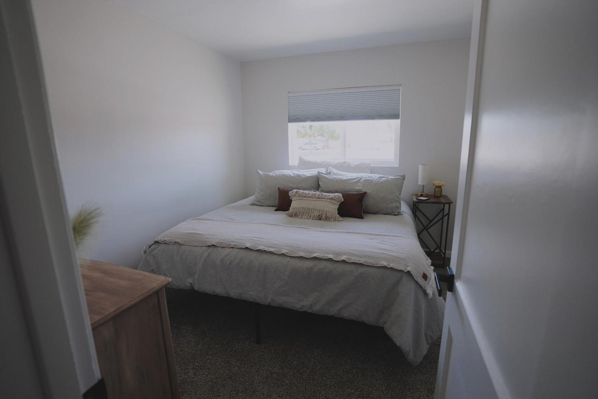 Centrally Located! Remodeled! Huge Backyard! The White House Albuquerque Buitenkant foto