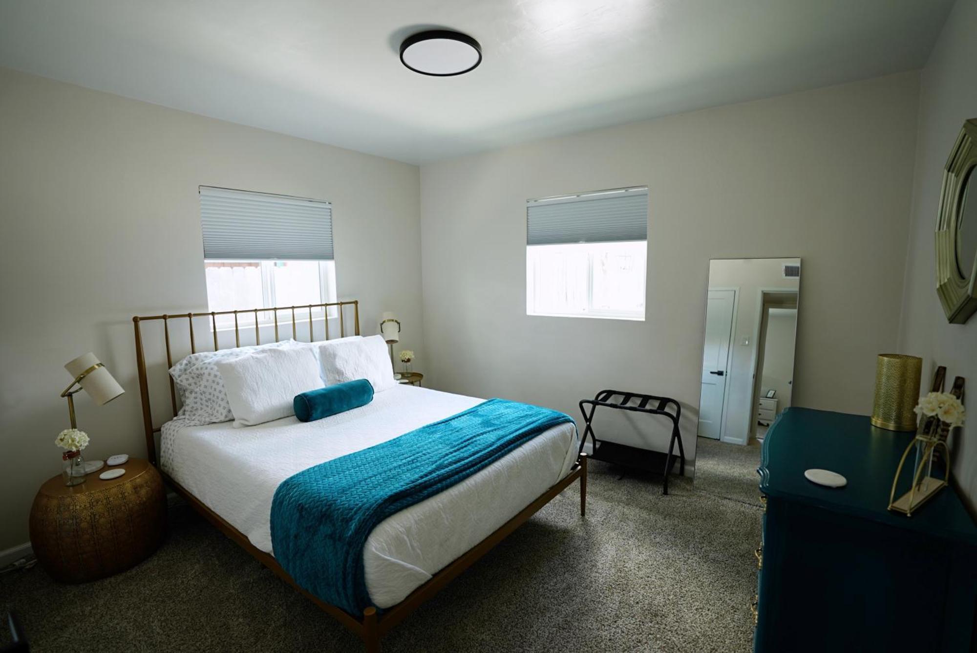 Centrally Located! Remodeled! Huge Backyard! The White House Albuquerque Buitenkant foto