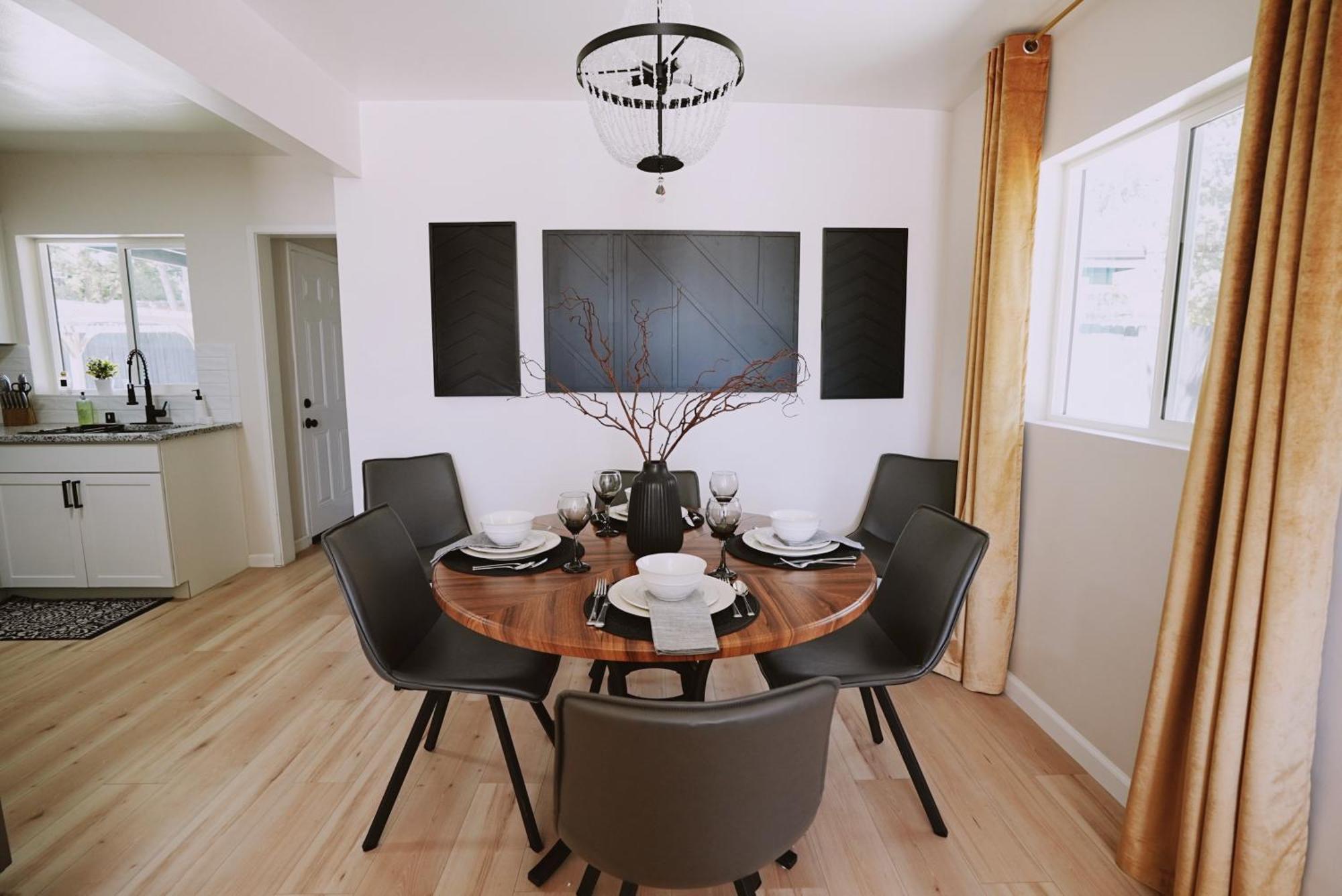 Centrally Located! Remodeled! Huge Backyard! The White House Albuquerque Buitenkant foto